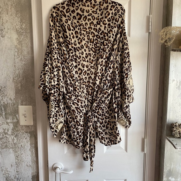 SPELL Bodhi Leopard Short Robe - Picture 5 of 8